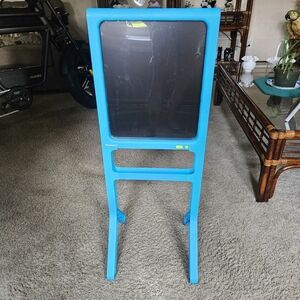 Discovery Glow Easel Dual-Sided Art Station